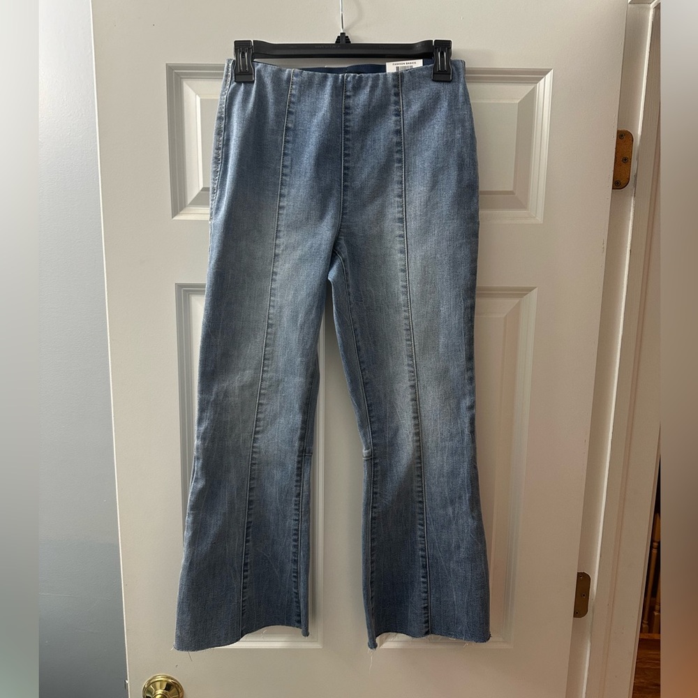 Cute flared leg cut off cropped jeans size 2